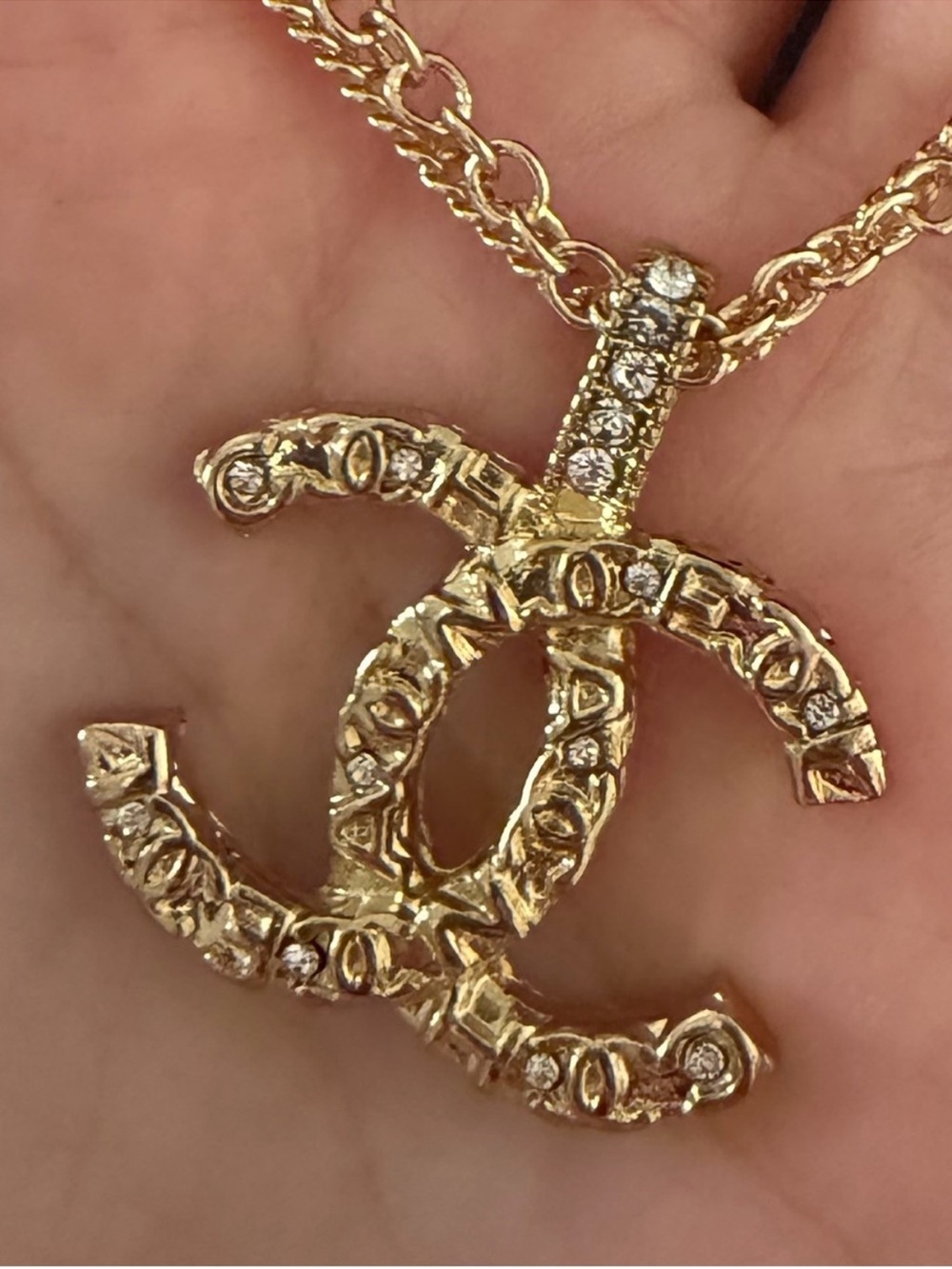 Chanel Gold Interlocking CC - Picture 4 of 9